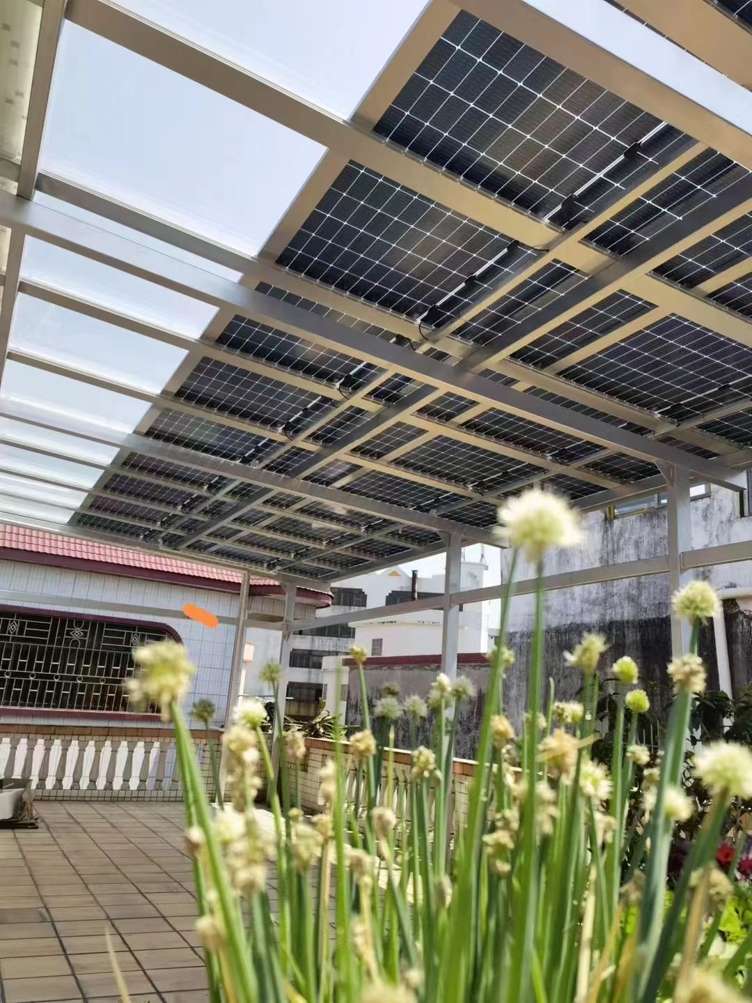 阿拉尔别墅家用屋顶太阳能发电系统安装